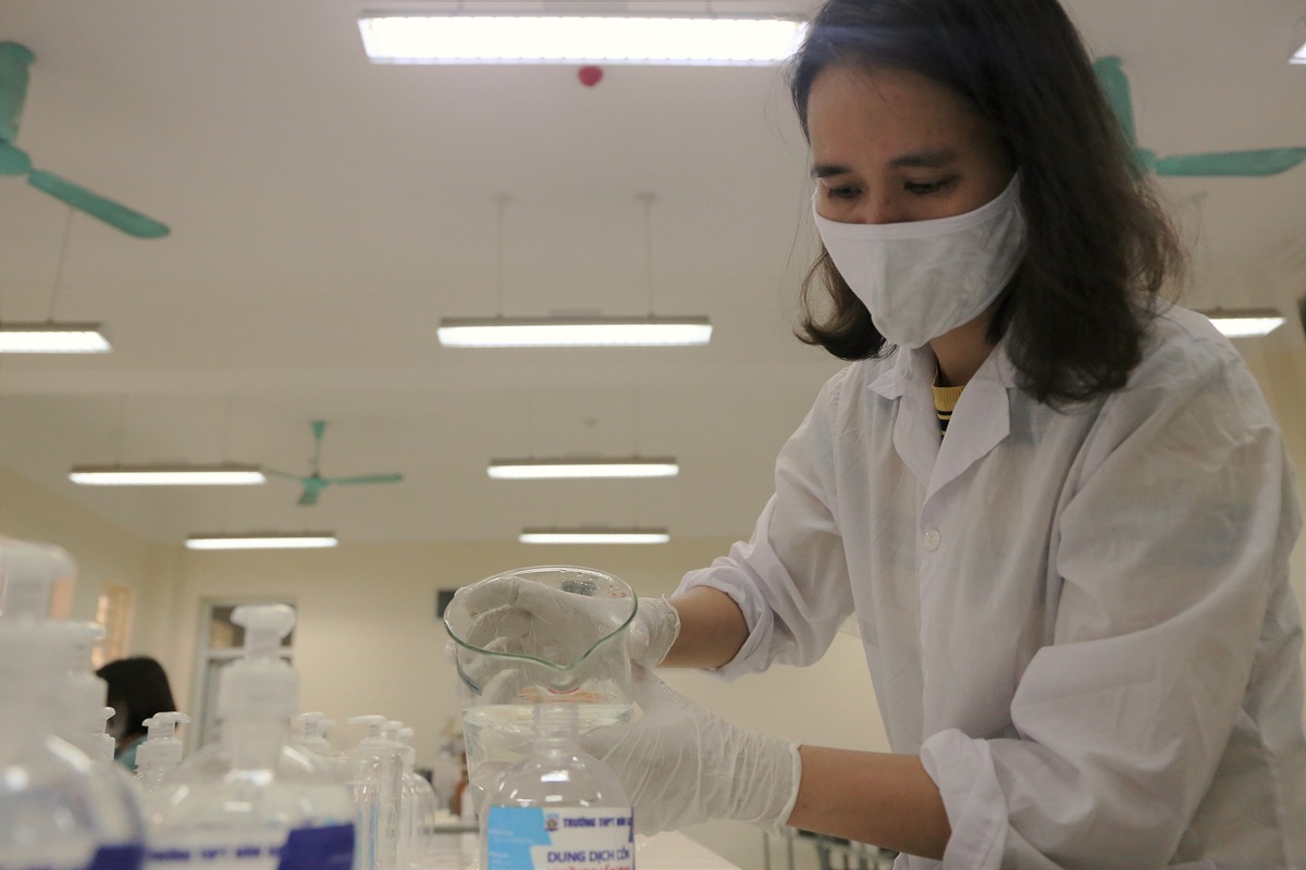 Các thành phần pha chế dung dịch được mua từ các công ty hóa chất có uy tín và có đủ tư cách pháp nhân. 